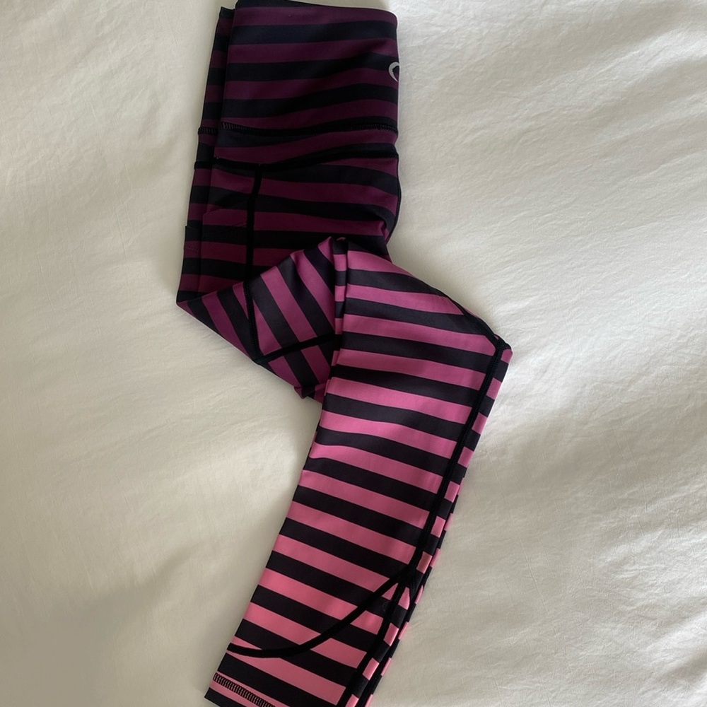 Zyia purple and black stripe ombré light n tight leggings size 2